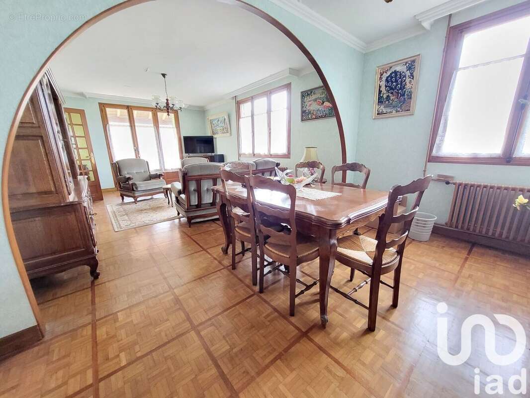 Photo 3 - Maison à SAINT-GEORGES-DE-POISIEUX