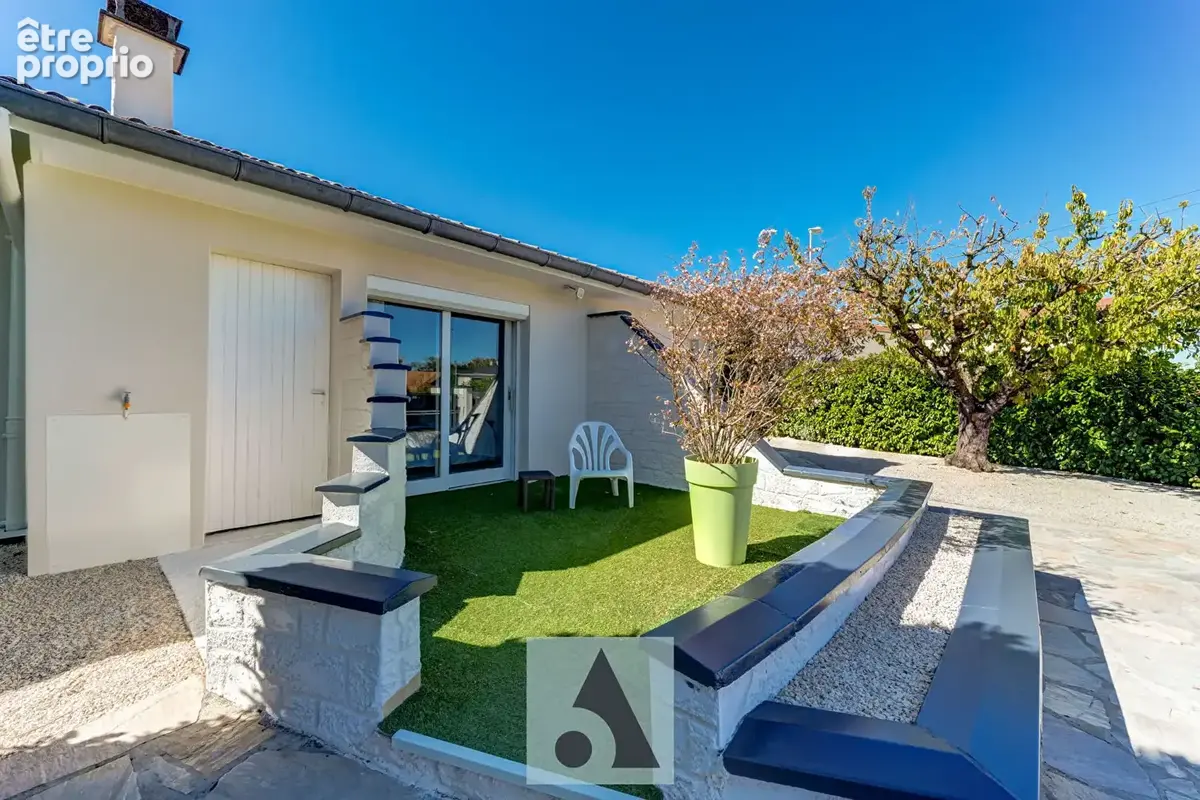 Maison Saint Genis Les Ollieres - plain-pied - 8 pièces - 144 m2 - photo 8