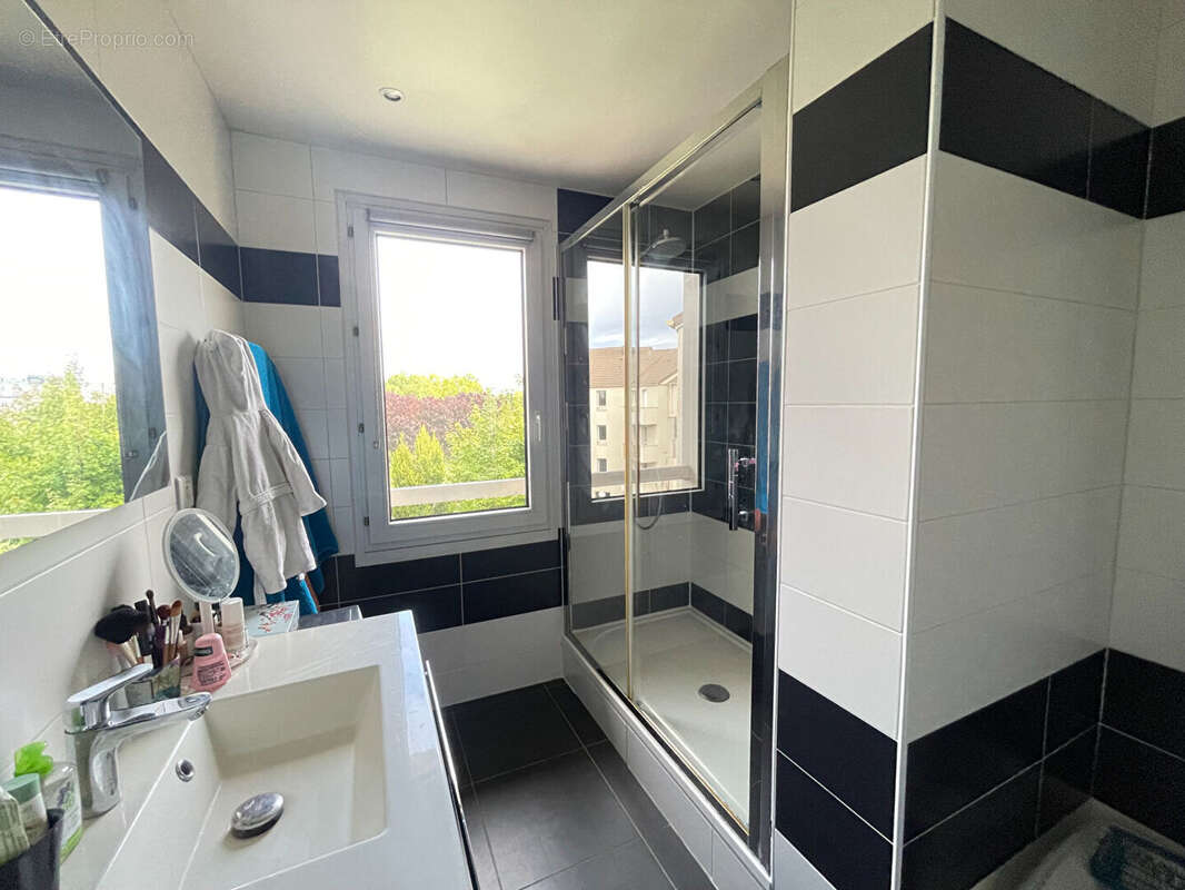 Appartement à SARTROUVILLE