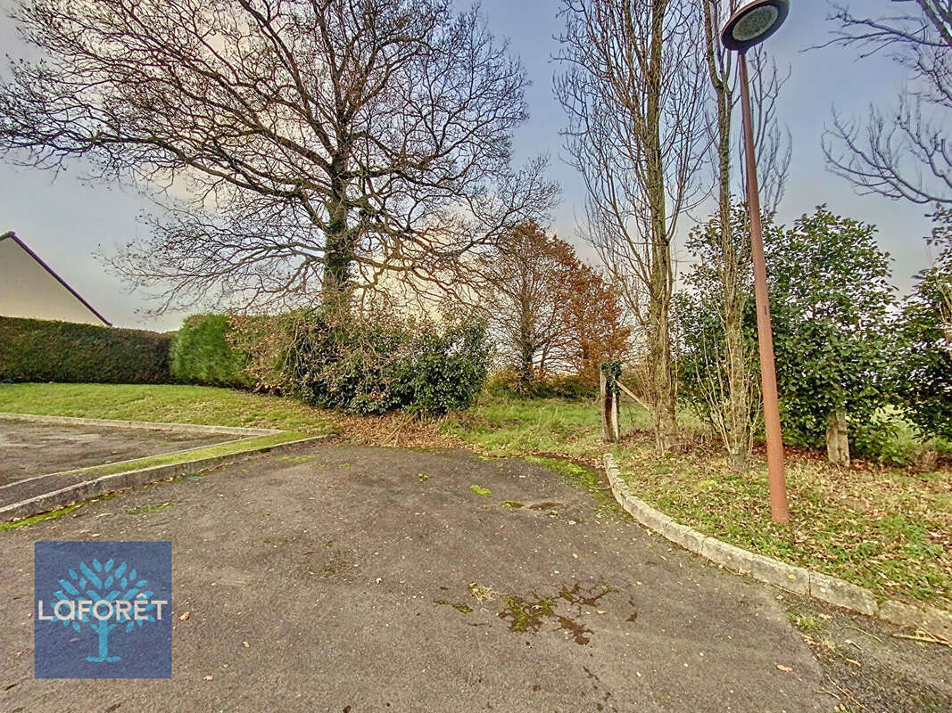 Terrain à COMBOURTILLE