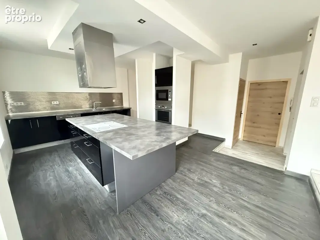 Appartement T3 75 m2, belle pièce de vie de 42 m2, centre-ville - photo 3