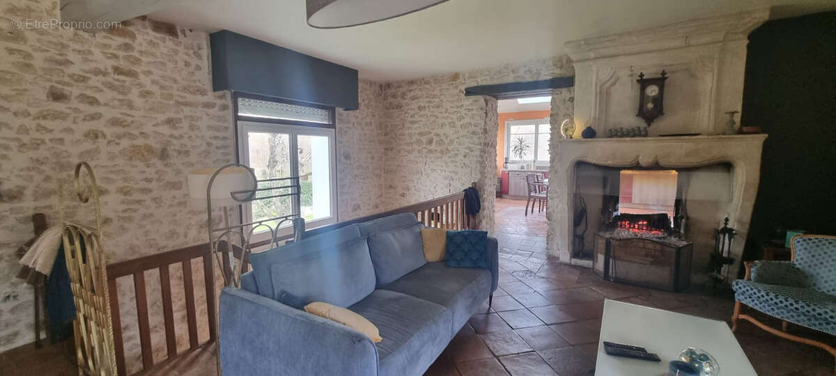 Maison à LES ORMES-SUR-VOULZIE