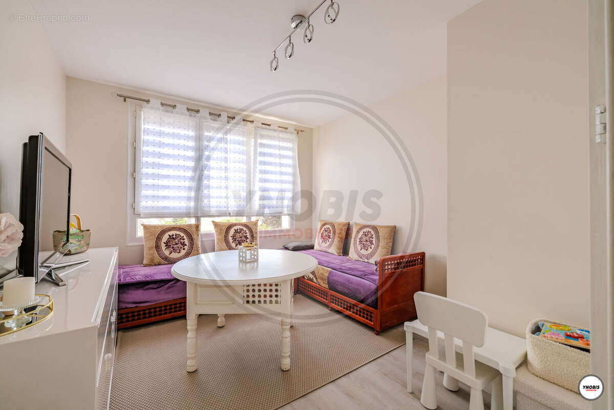 Appartement Les Mureaux  4 pièce(s) 86 m2 - photo 3