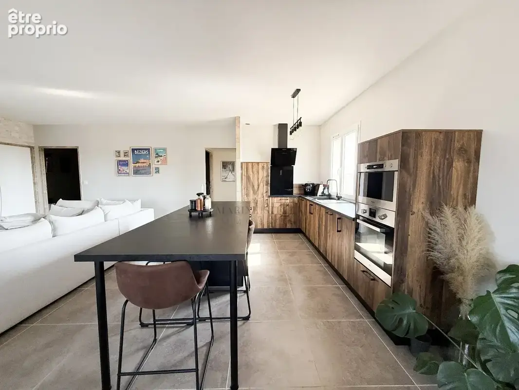 Ensemble Immobilier Rare  Trois Maisons, Piscine, Terrains Agricoles et Équipements pour Activité Animalière - photo 5