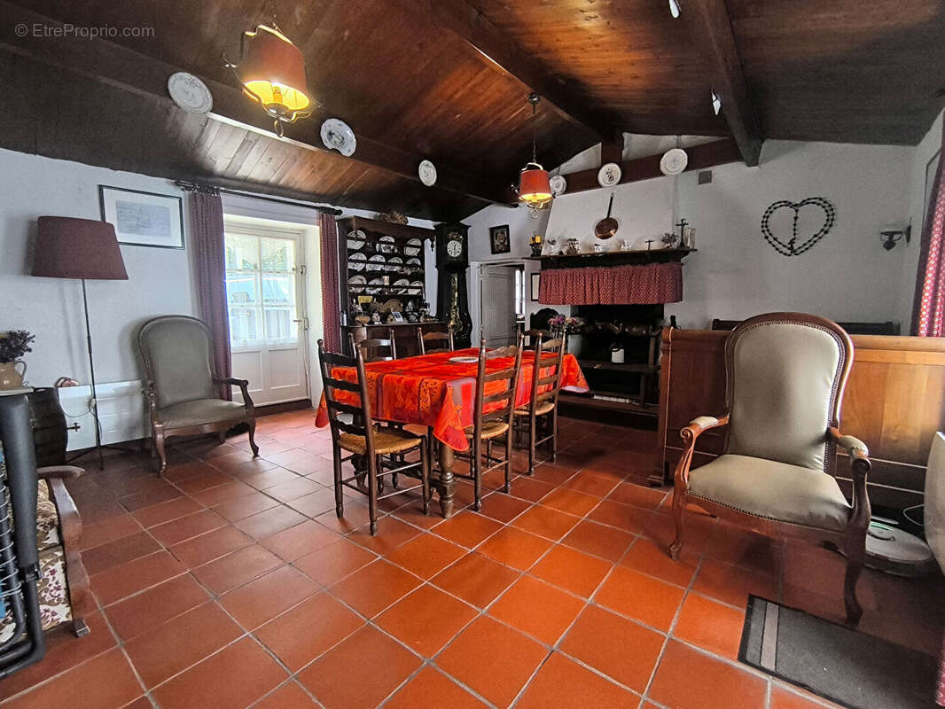 Maison à COMMEQUIERS