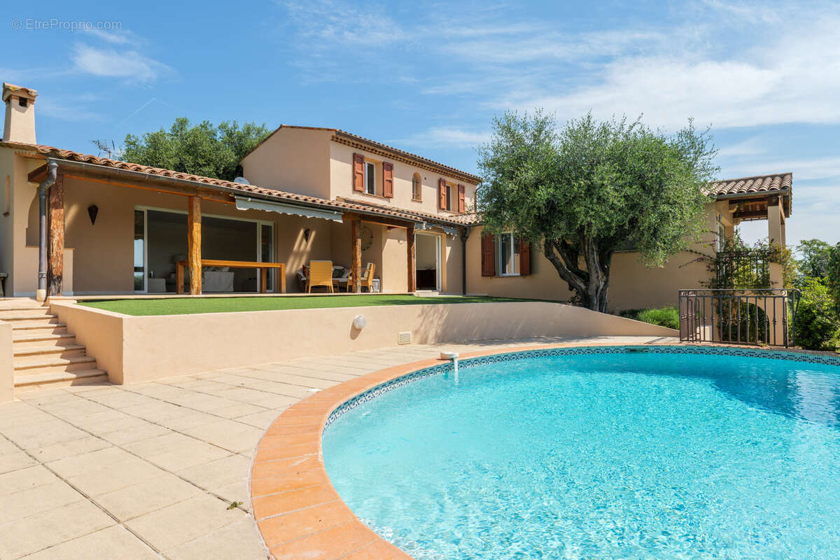 Maison à TOURRETTES-SUR-LOUP