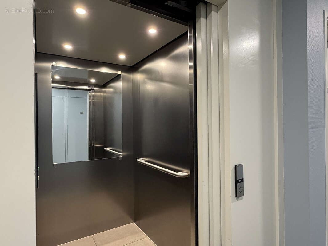 Poitiers, Appartement vendu loué, T3, 2 chambres, Loggia, place de parking privative. - photo 3