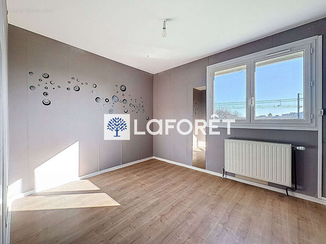 Appartement St Maurice De Beynost T3 de 68.50 m² avec balcon, place de parking et cave - photo 6