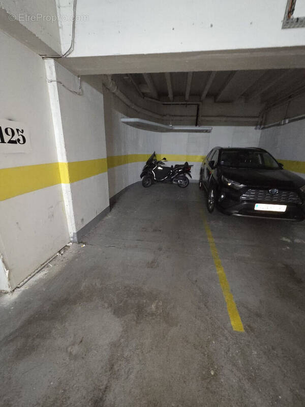 Parking à PARIS-15E