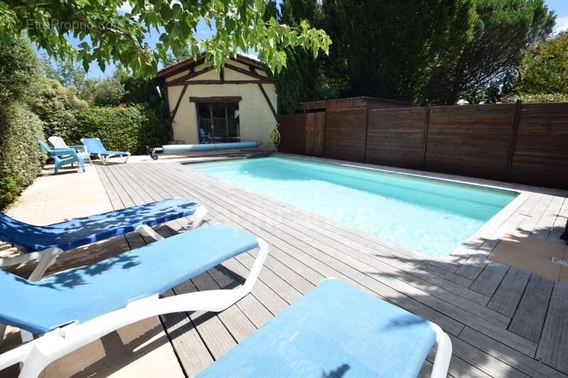 Propriété - une maison d'habitation - 5 chambres d'hôtes - 2 appartements en location sur plus de 1 hectare à SAINTE BAZEILLE (4 - photo 4