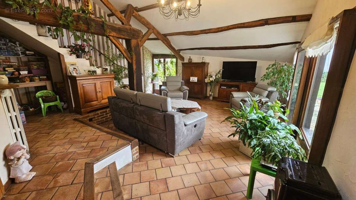 Maison à HOUDAN