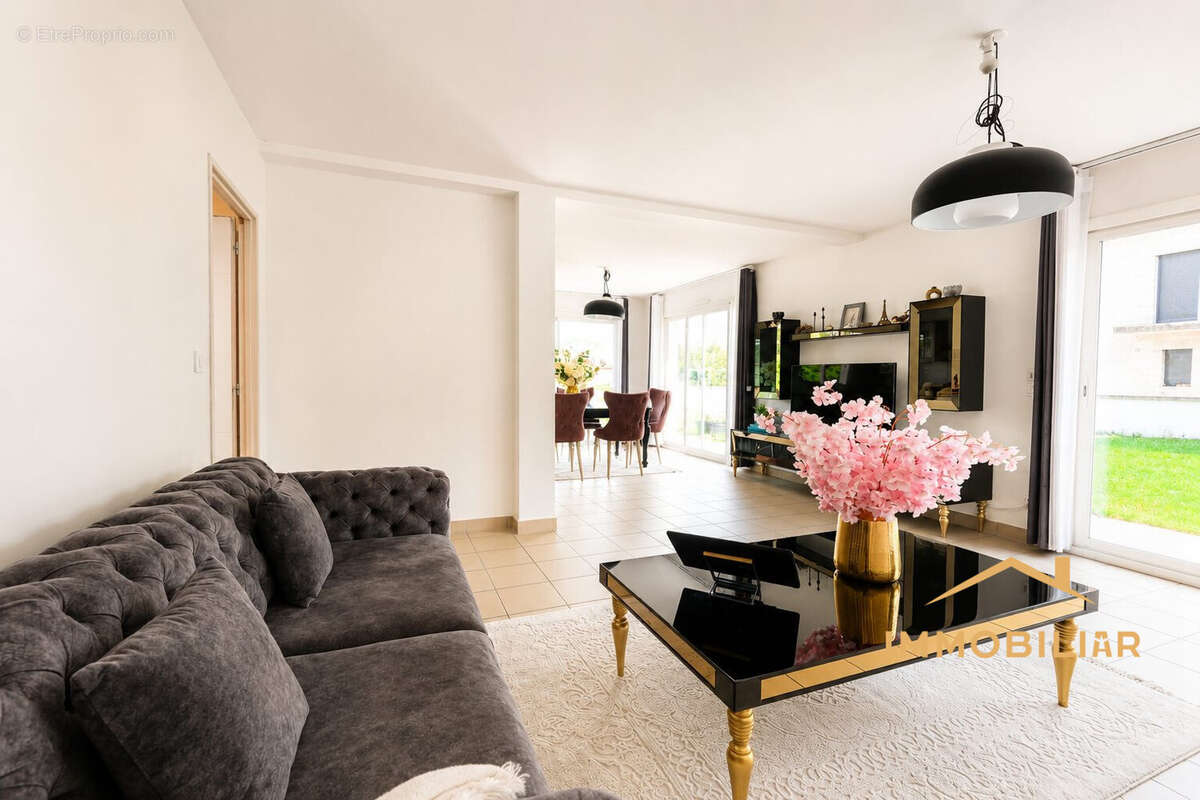 Maison 156 m² à Lancrans  - photo 3