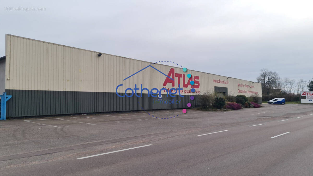 Commerce à CHAUFFAILLES