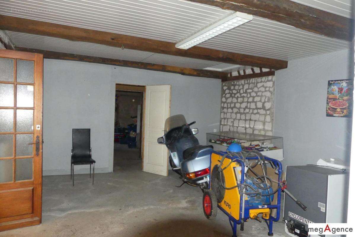 Gamaches :  Local Commercial 60m², habitation 110 m² environ, et jardin - photo 9