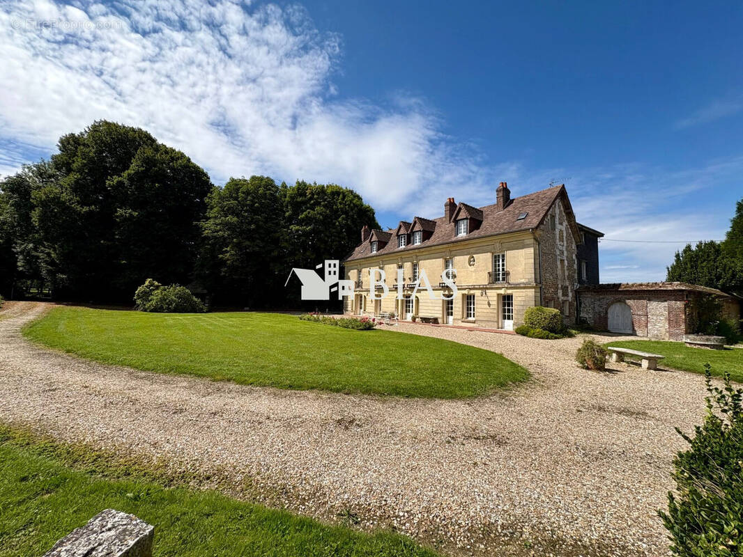 326 m² à Bourg-Achard  - photo 2