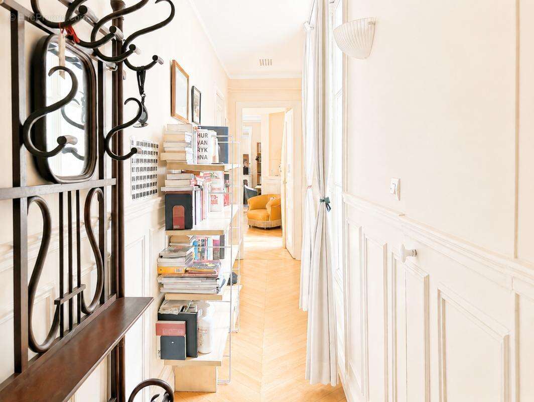Appartement à PARIS-8E