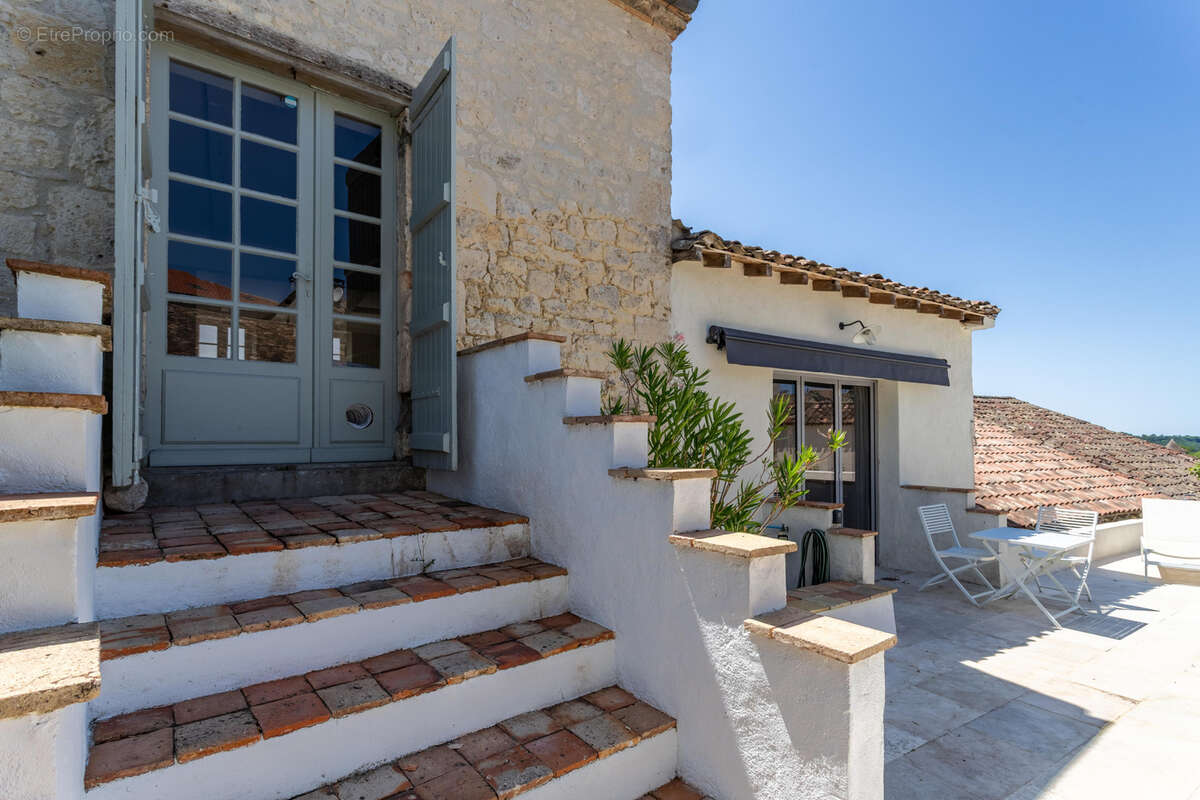 Maison de village avec jardin, garage et piscine - photo 3