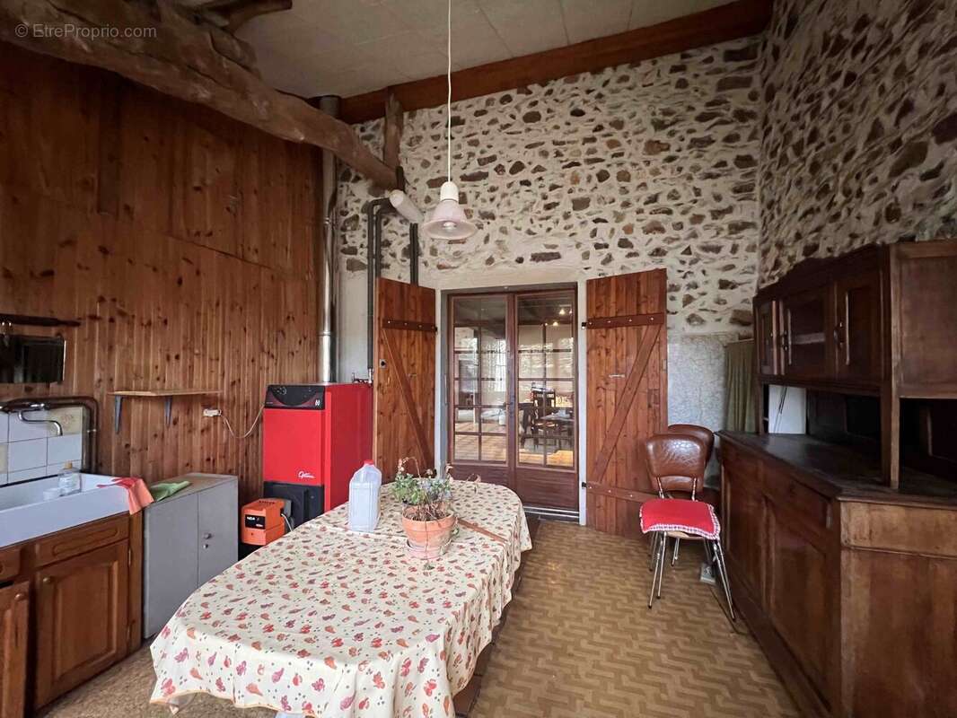 Maison à AVAILLES-LIMOUZINE
