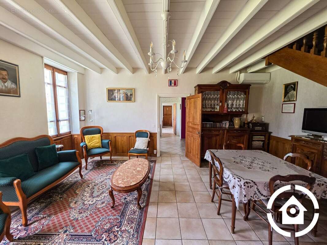 Maison à BAIGNES-SAINTE-RADEGONDE