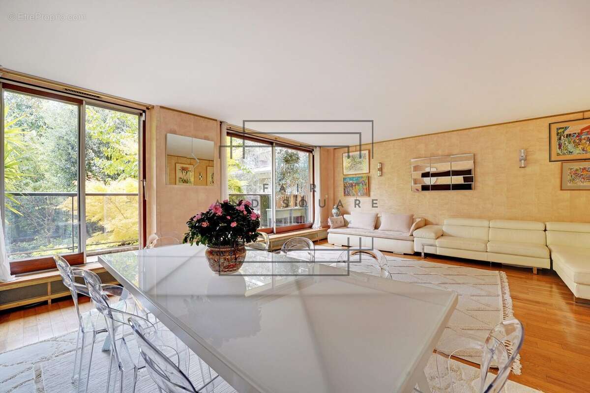 Appartement à NEUILLY-SUR-SEINE