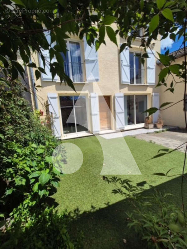 EXCLUSIVITÉ ! Maison de ville familiale 146 m² .  À 15 min de Lyon - photo 2