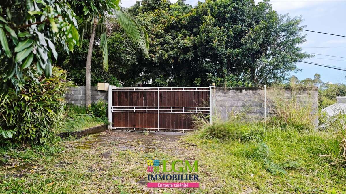 Terrain à ENTRE-DEUX