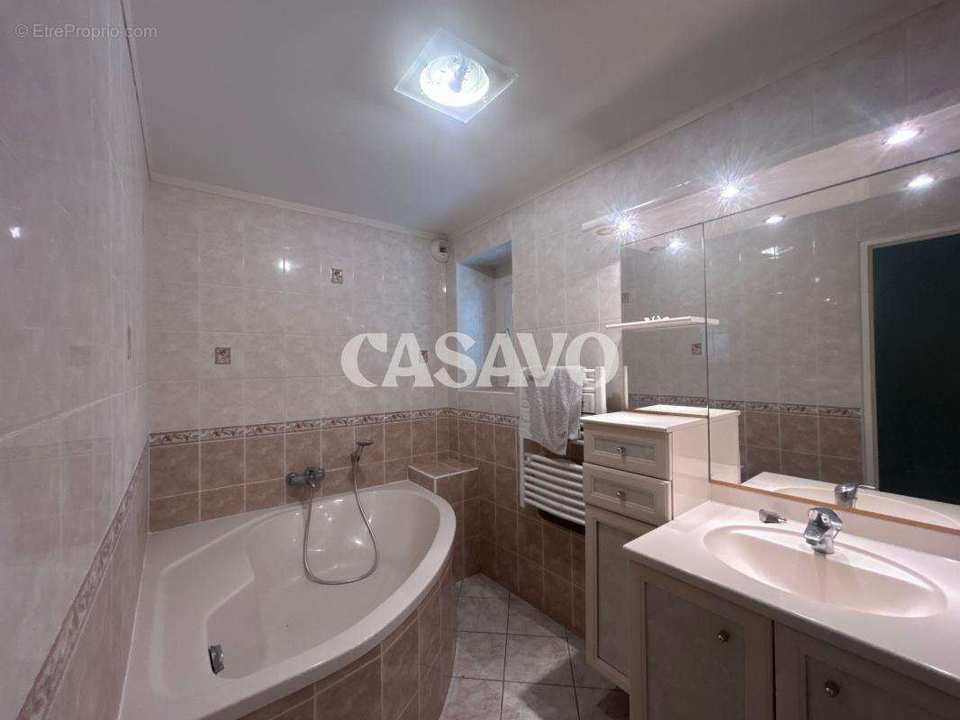 Vente Maison 3 pièces de 124m² - 38440 Artas - photo 4
