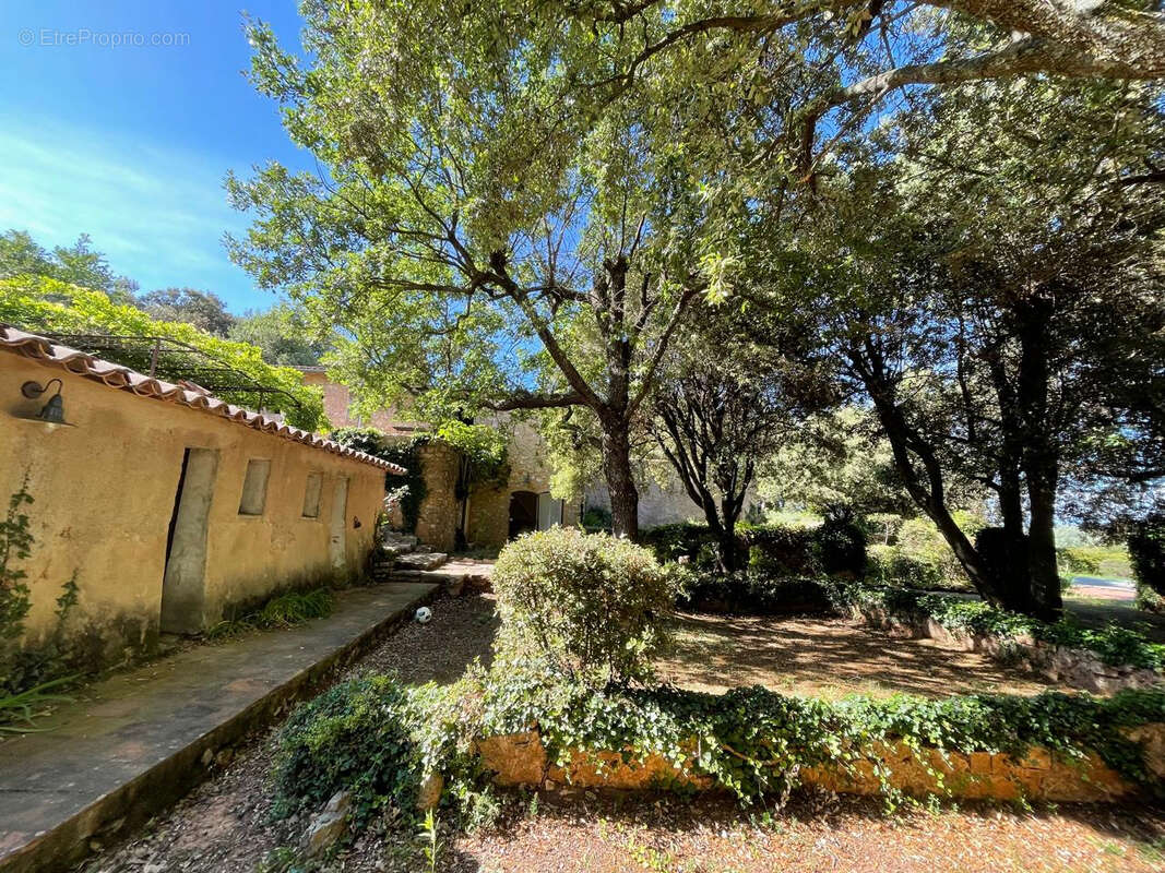 Maison à FOX-AMPHOUX