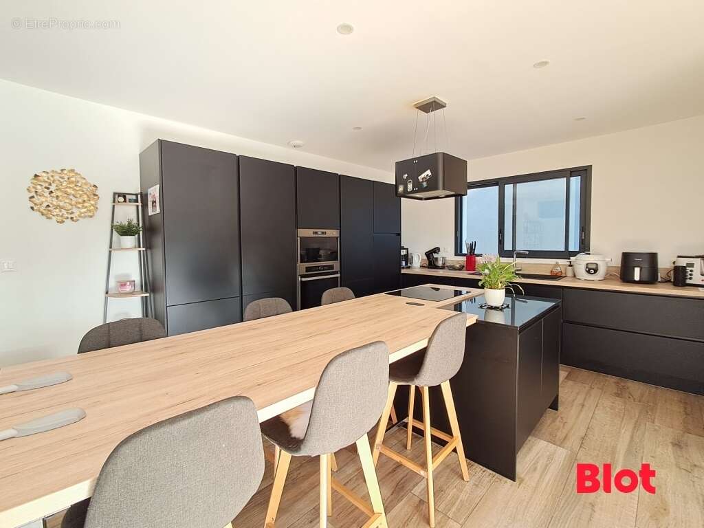 Maison 107 m² à Miniac-Morvan  - photo 3