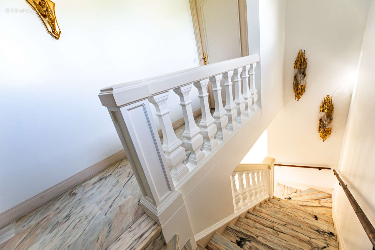 Maison à MANDELIEU-LA-NAPOULE