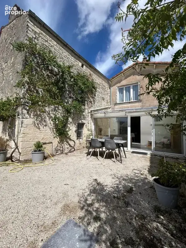 Maison de 135 m² à Mauzé-sur-le-Mignon - photo 2