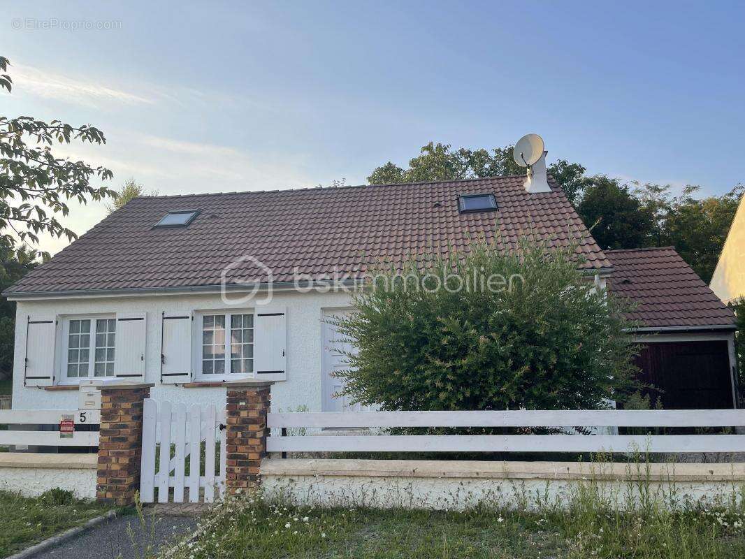 Maison à SAINT-PIERRE-LES-NEMOURS