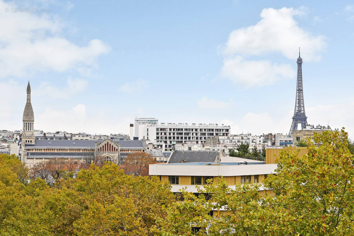 Appartement à PARIS-16E