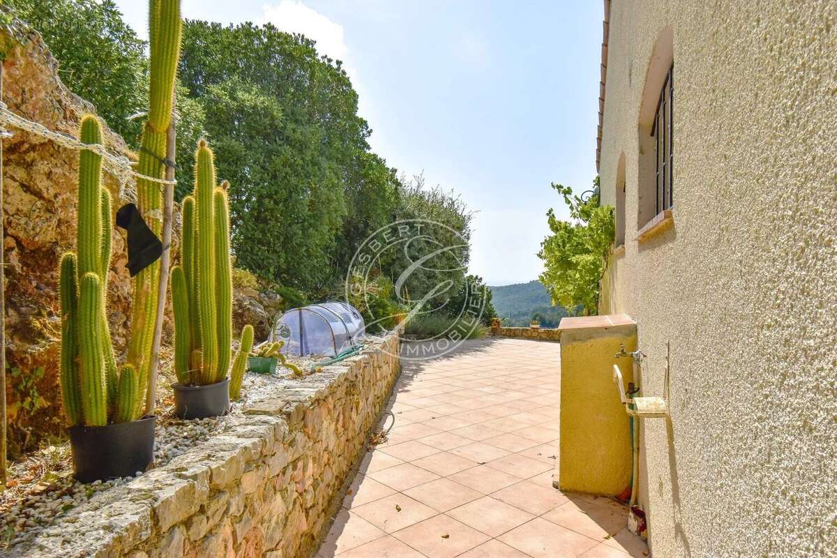Maison avec vue panoramique et piscine à débordement – Domaine de Saint-Pierre de Tourtour - photo 29