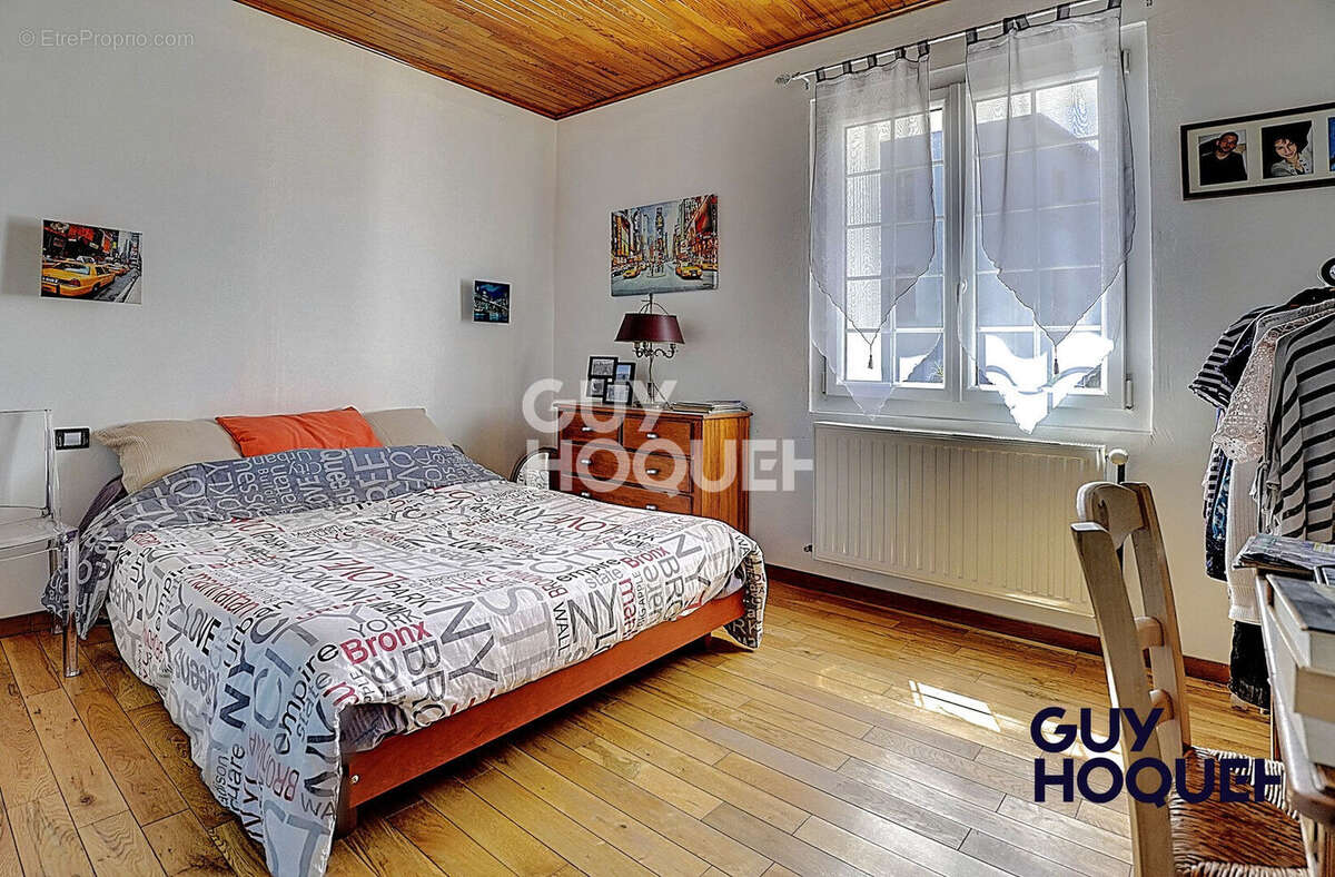 A vendre maison de 205 m² carrez et 290 m² utile  à Rive de GIER - photo 10
