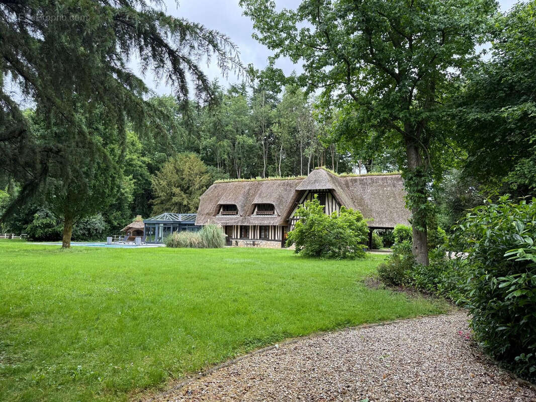 Maison 230 m² à Saint-Martin-Aux-Arbres  - photo 2