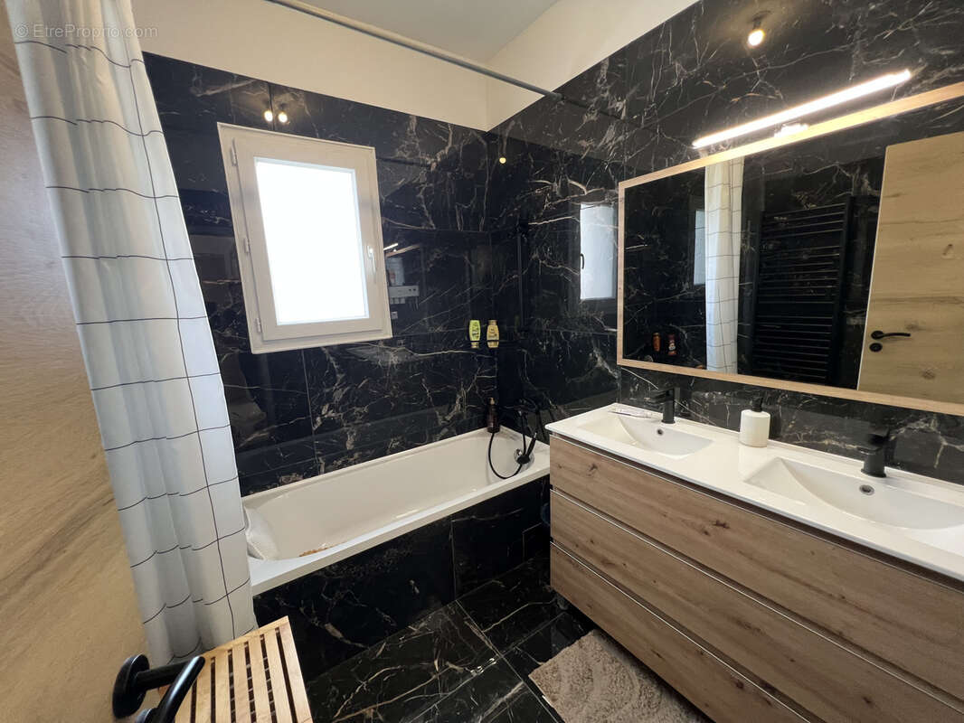 Maison à SILLANS-LA-CASCADE