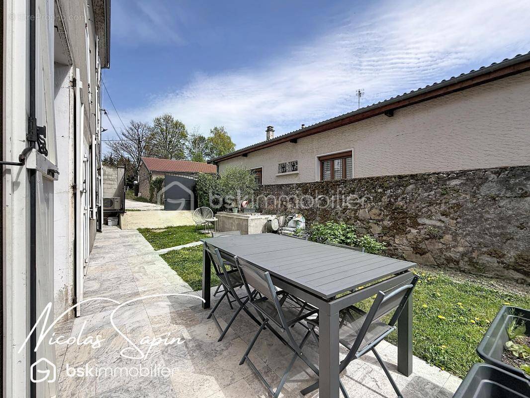 Appartement à VARCES-ALLIERES-ET-RISSET