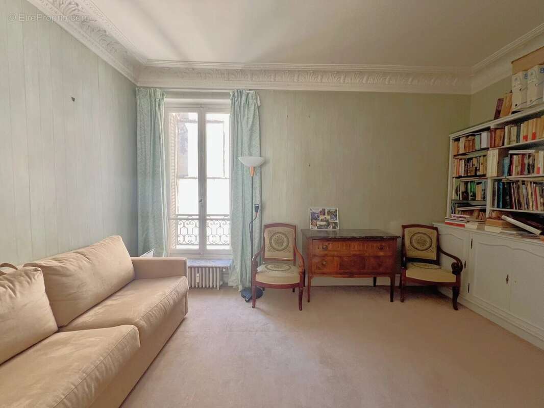 Appartement à PARIS-16E