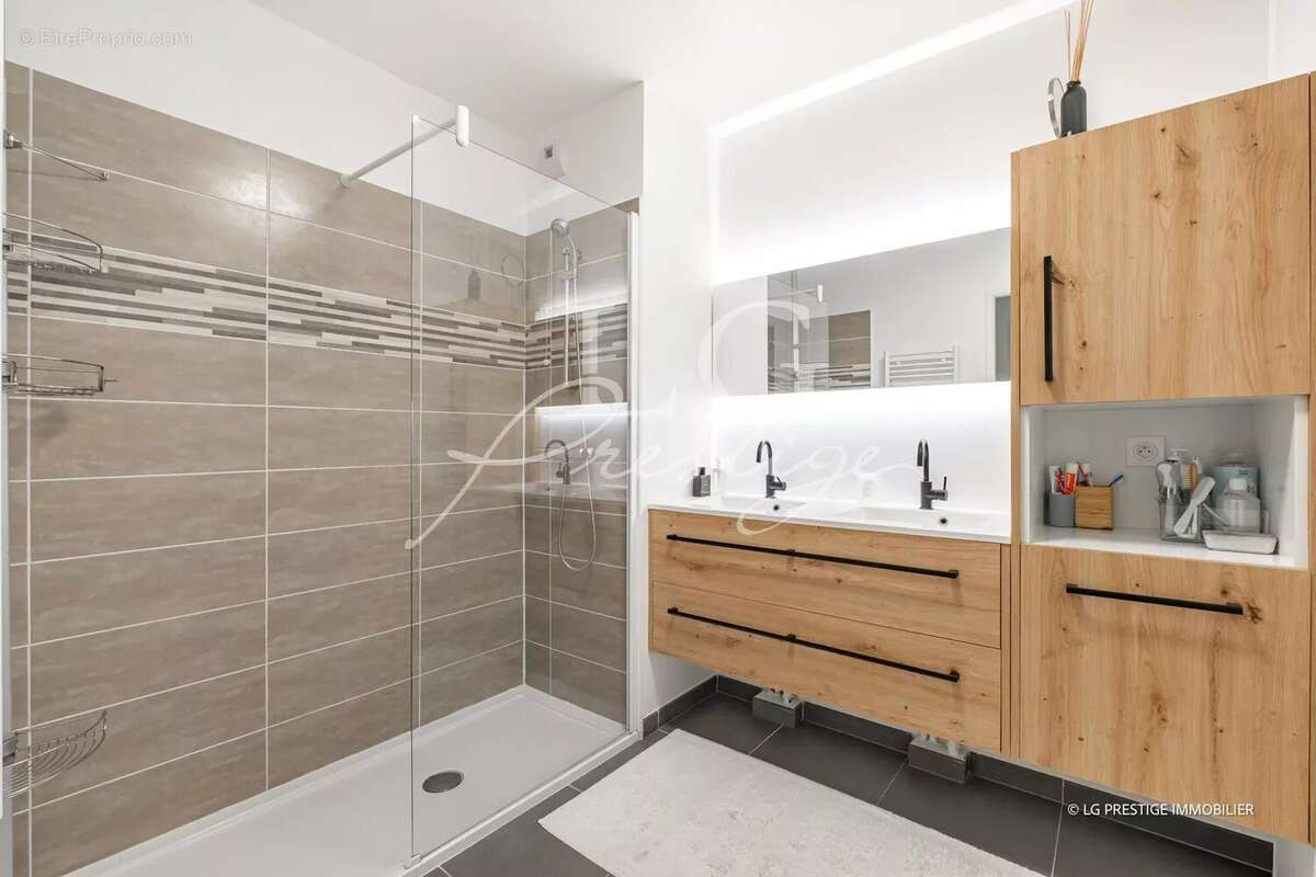 Appartement à AURIBEAU-SUR-SIAGNE