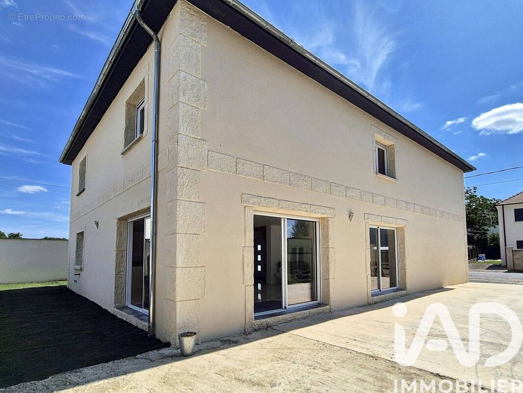 Photo 1 - Maison à CRECY-LA-CHAPELLE