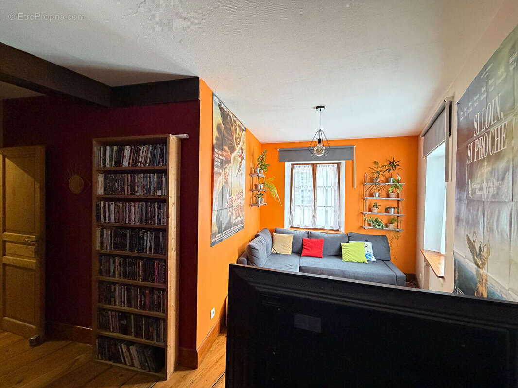 7 pièces - 5 chambres - 163,56 m2 habitables et 139 m2 aménageables - 197 m² de terrain - photo 6