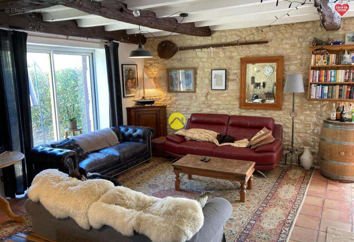 Maison à MAUZAC-ET-GRAND-CASTANG