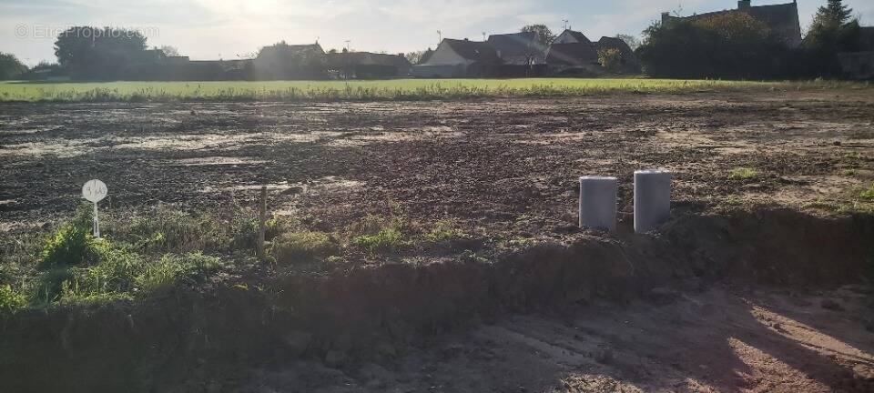 Terrain à CROSMIERES