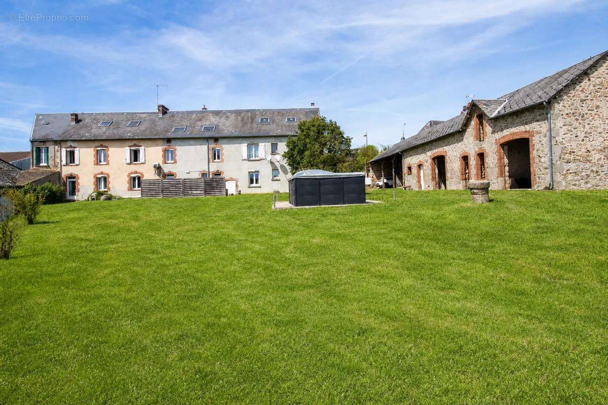 Maison spacieuse de 469 m² à Marsac, 16 pièces - photo 16