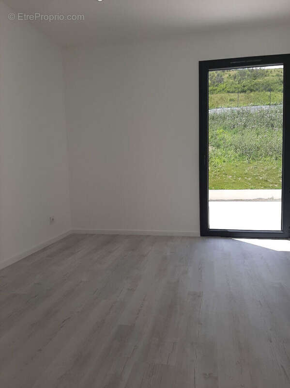 Maison à LES MARTRES-DE-VEYRE