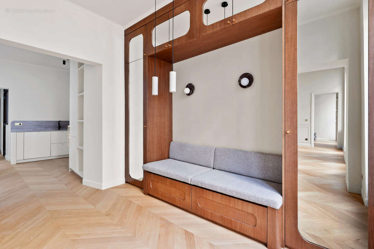 Appartement à PARIS-1E