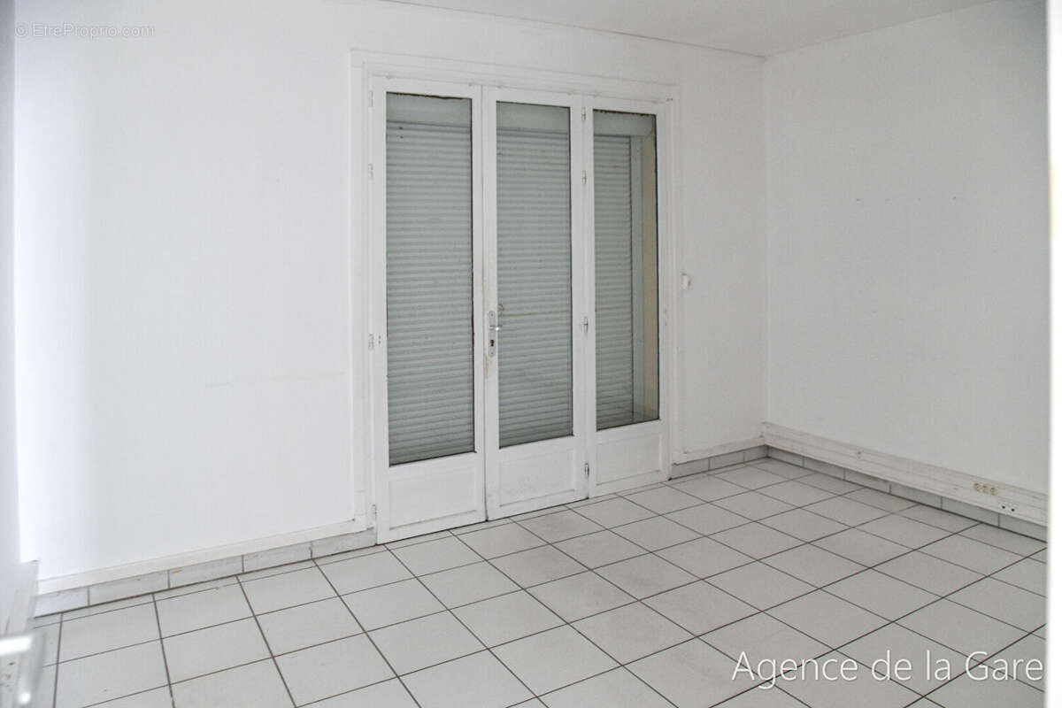 Commerce à SARTROUVILLE