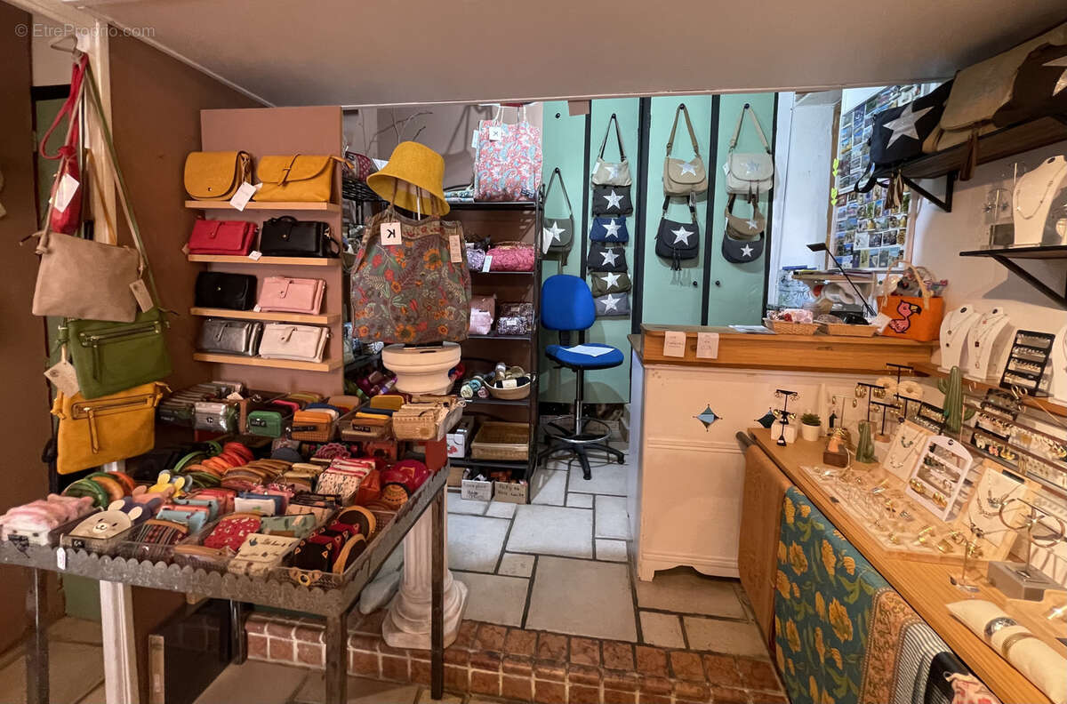 Commerce à VAISON-LA-ROMAINE