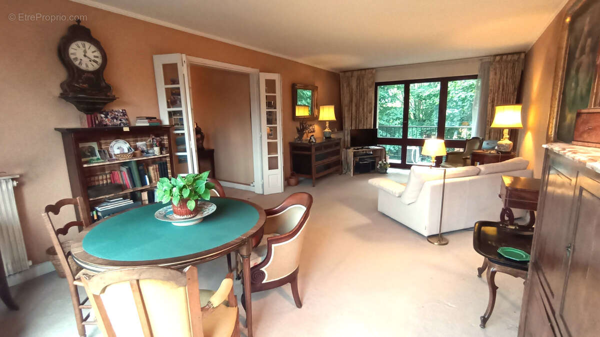 Appartement à VILLE-D&#039;AVRAY